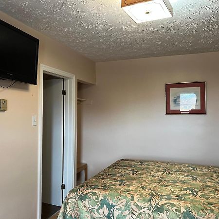 Old Mill Motel Blind River Bagian luar foto