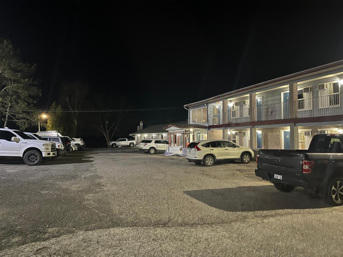 Old Mill Motel Blind River Bagian luar foto