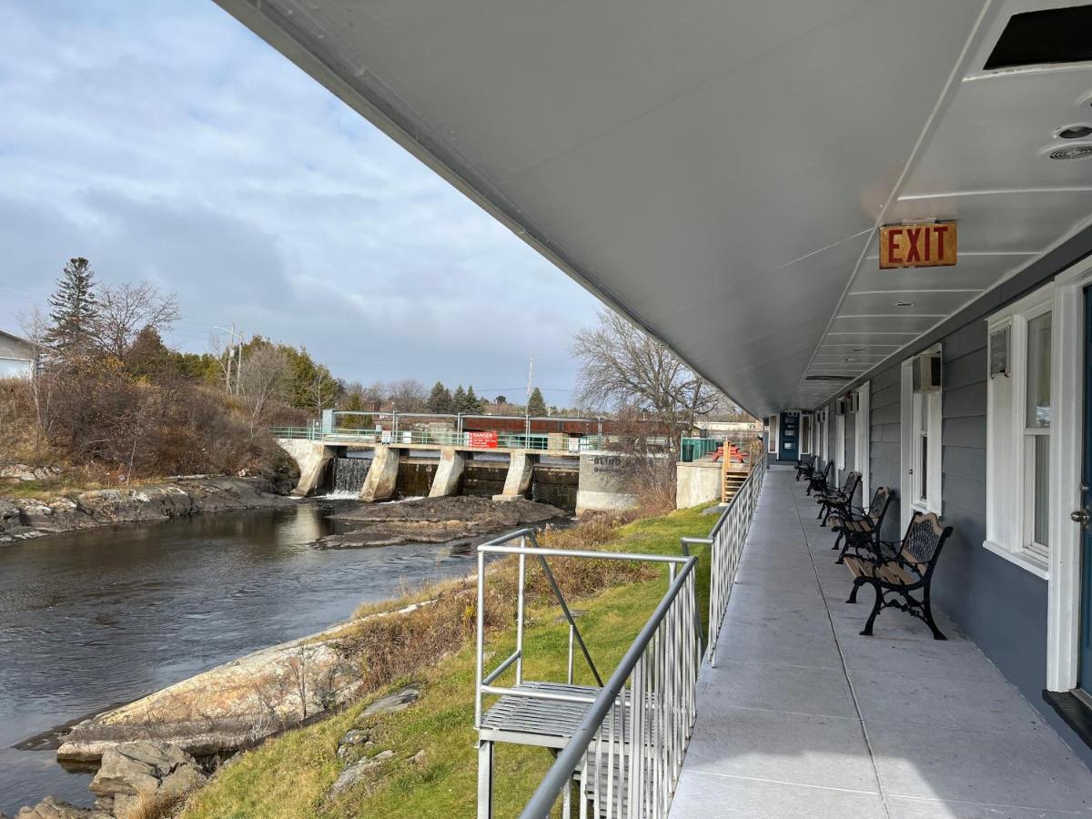 Old Mill Motel Blind River Bagian luar foto