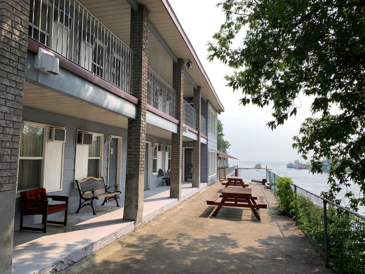 Old Mill Motel Blind River Bagian luar foto