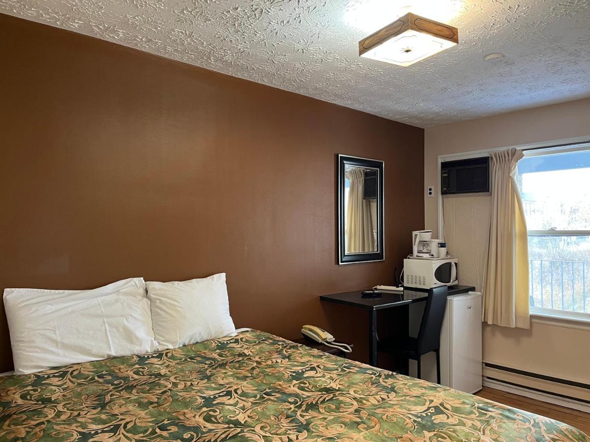 Old Mill Motel Blind River Bagian luar foto