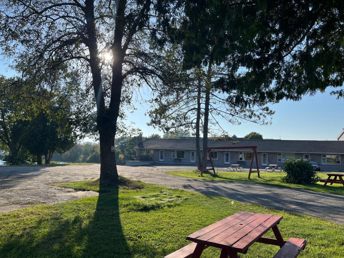 Old Mill Motel Blind River Bagian luar foto